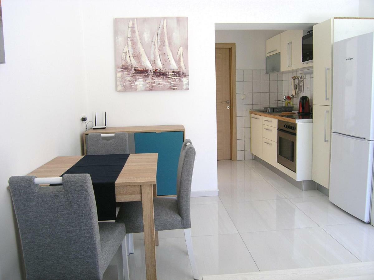 Apartments Sokolovic Krk Town Buitenkant foto